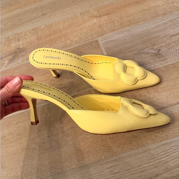 Larroudé Flora Pump in yellow size 8 - Picture 2 of 5